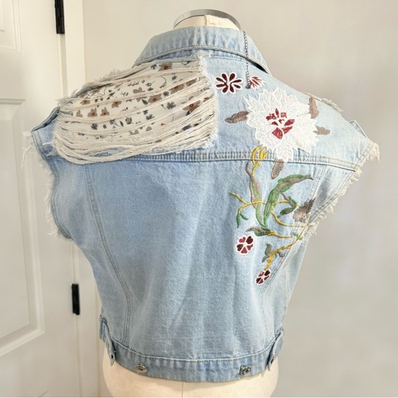POL Denim Embroidered Vest - Picture 4 of 8